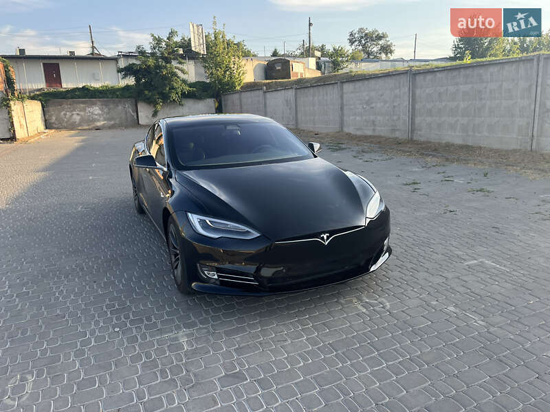 Лифтбек Tesla Model S 2017 в Первомайске