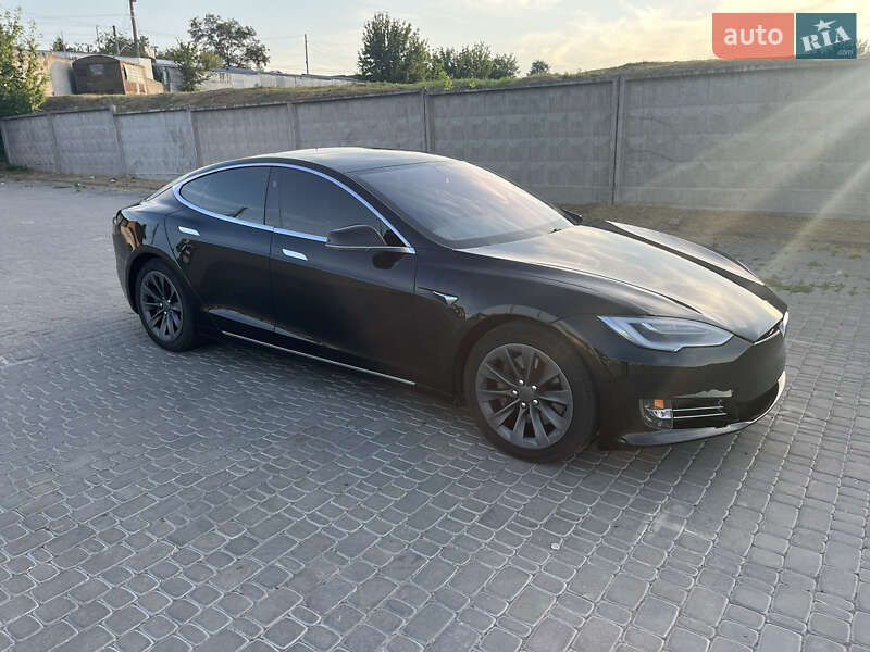 Лифтбек Tesla Model S 2017 в Первомайске