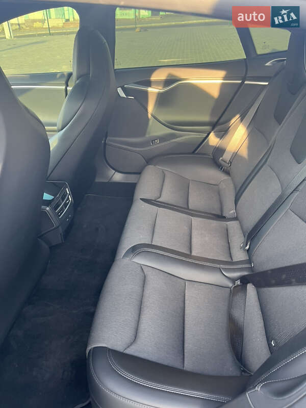Лифтбек Tesla Model S 2017 в Первомайске