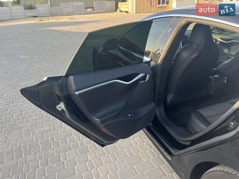 Лифтбек Tesla Model S 2017 в Первомайске