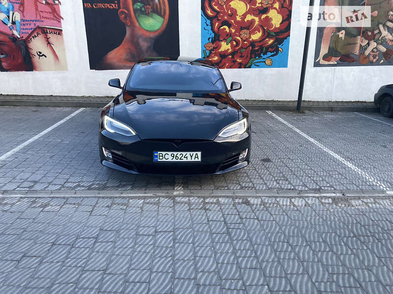 Ліфтбек Tesla Model S 2018 в Львові
