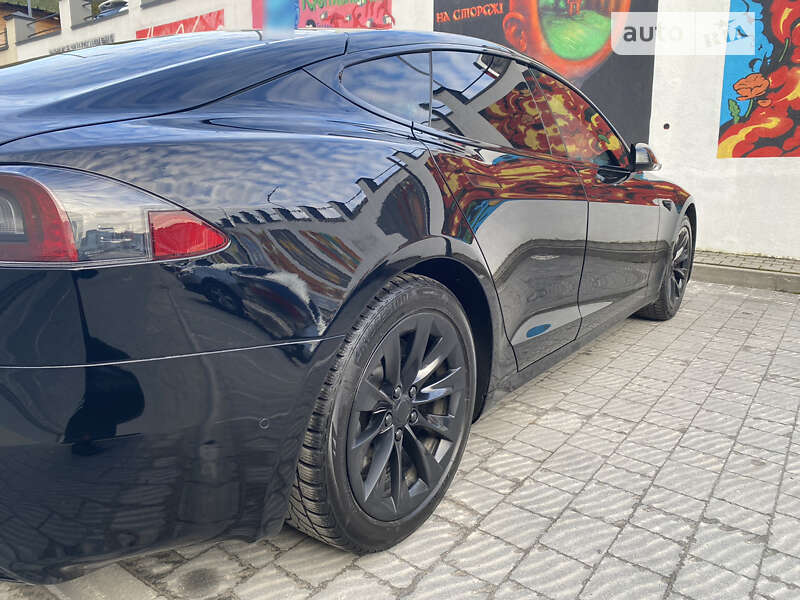 Ліфтбек Tesla Model S 2018 в Львові