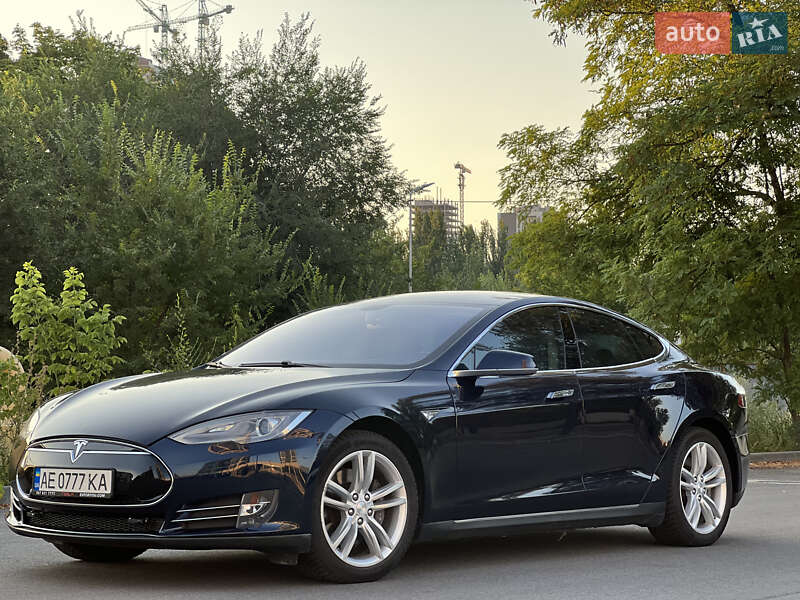Ліфтбек Tesla Model S 2014 в Дніпрі