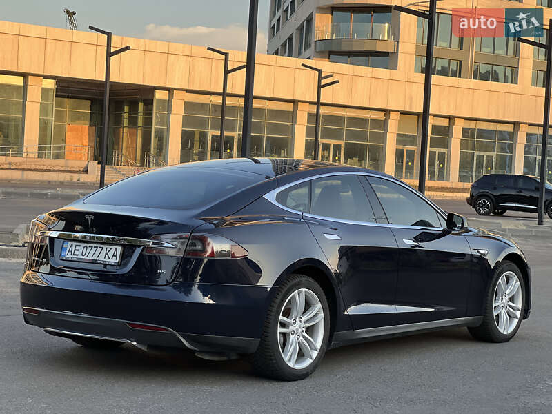 Ліфтбек Tesla Model S 2014 в Дніпрі