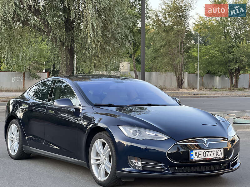 Ліфтбек Tesla Model S 2014 в Дніпрі