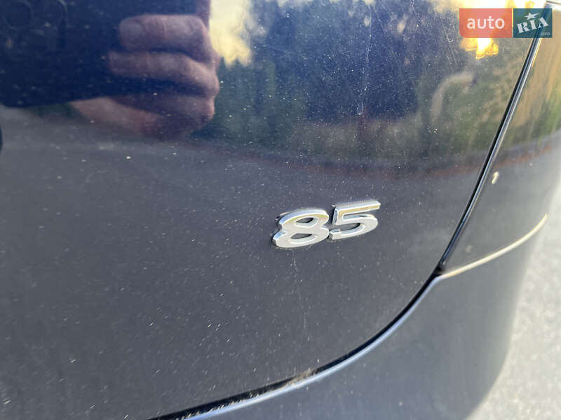 Ліфтбек Tesla Model S 2014 в Дніпрі
