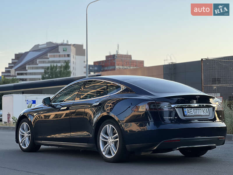 Ліфтбек Tesla Model S 2014 в Дніпрі
