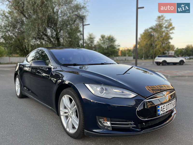 Ліфтбек Tesla Model S 2014 в Дніпрі