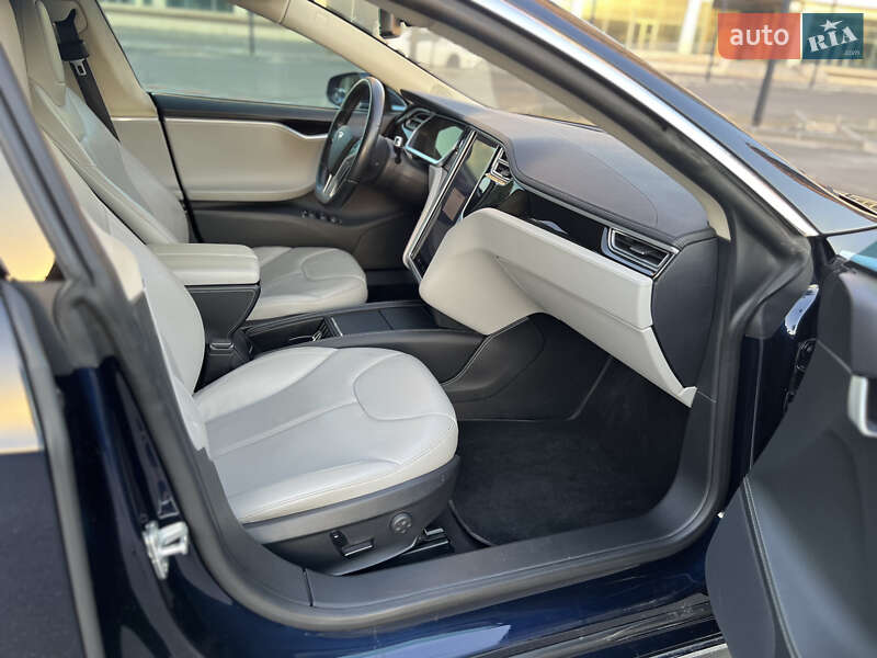 Ліфтбек Tesla Model S 2014 в Дніпрі