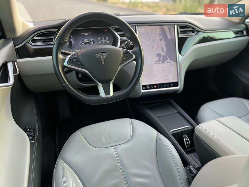 Ліфтбек Tesla Model S 2014 в Дніпрі