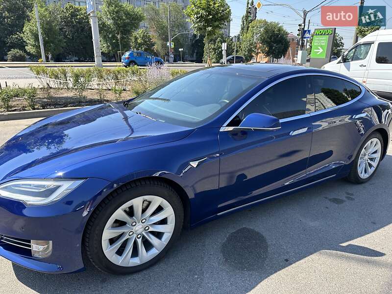 Лифтбек Tesla Model S 2016 в Белой Церкви