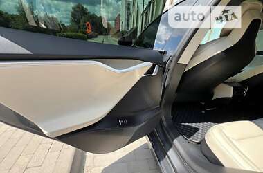 Лифтбек Tesla Model S 2017 в 