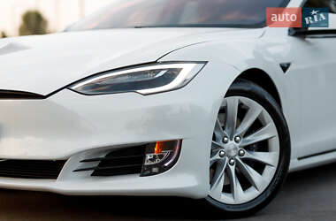 Лифтбек Tesla Model S 2019 в Чернигове