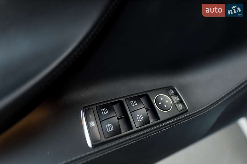 Лифтбек Tesla Model S 2019 в Чернигове