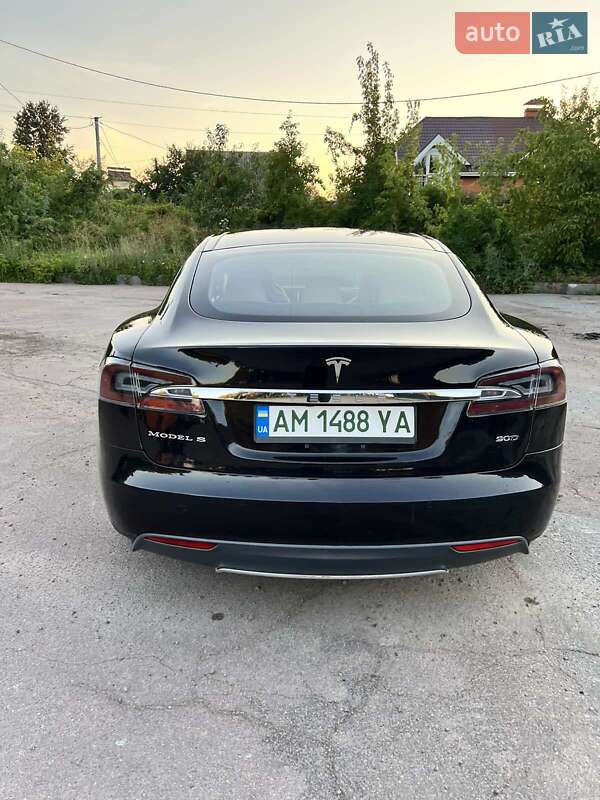 Лифтбек Tesla Model S 2015 в Житомире
