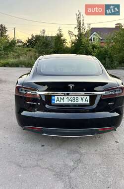 Ліфтбек Tesla Model S 2015 в Житомирі