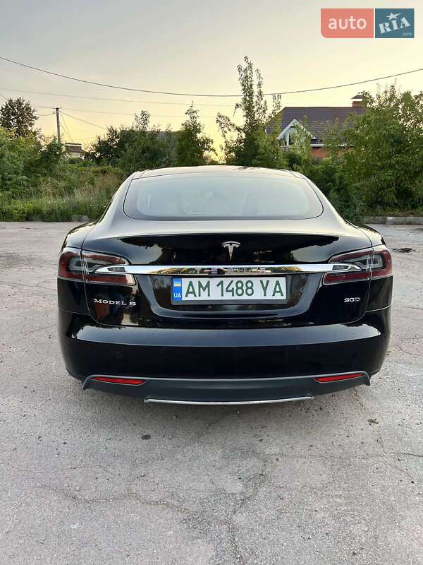 Лифтбек Tesla Model S 2015 в Житомире