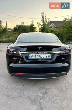 Ліфтбек Tesla Model S 2015 в Житомирі