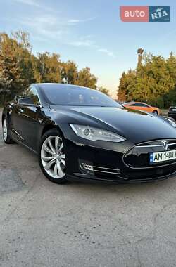 Ліфтбек Tesla Model S 2015 в Житомирі