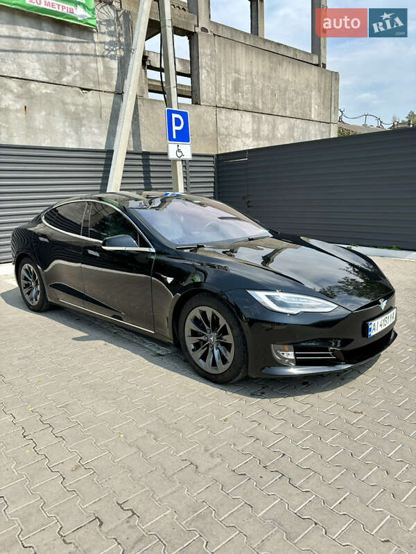 Лифтбек Tesla Model S 2018 в Киеве