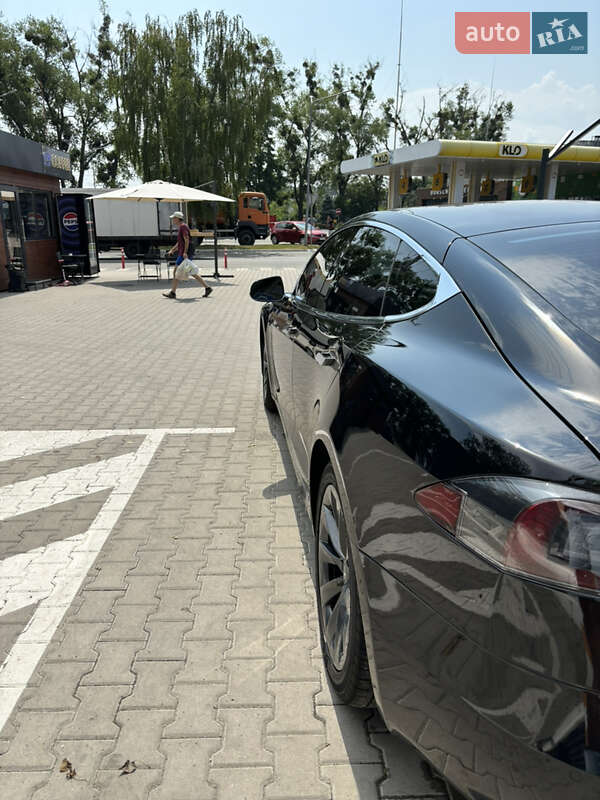 Лифтбек Tesla Model S 2018 в Киеве