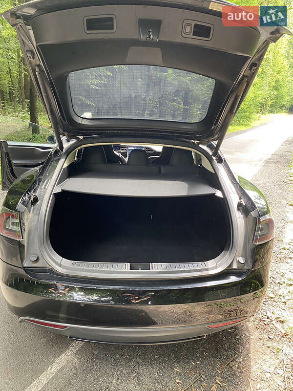 Лифтбек Tesla Model S 2015 в Луцке