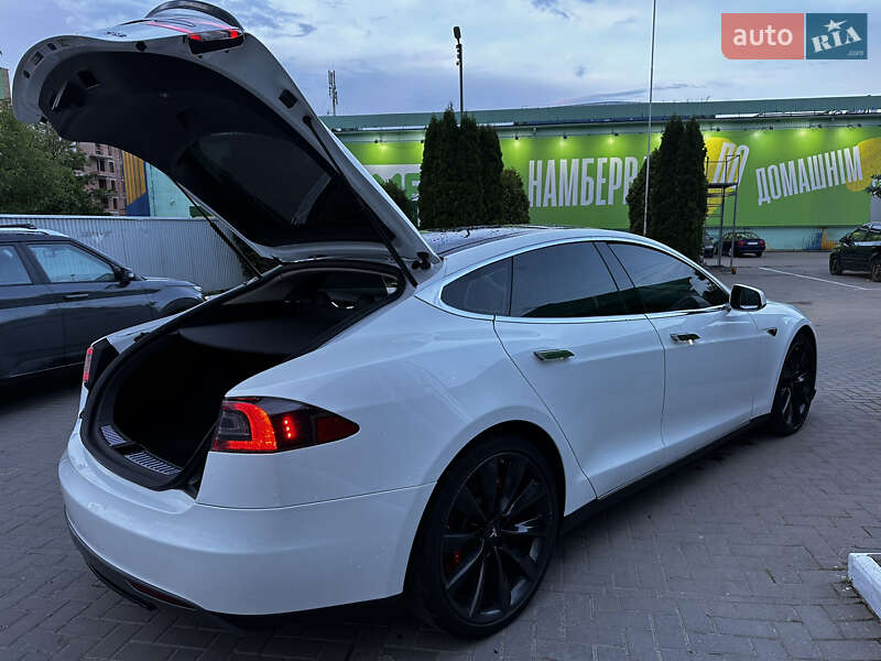 Лифтбек Tesla Model S 2012 в Ивано-Франковске