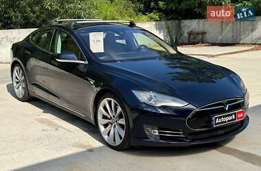 Лифтбек Tesla Model S 2015 в Киеве