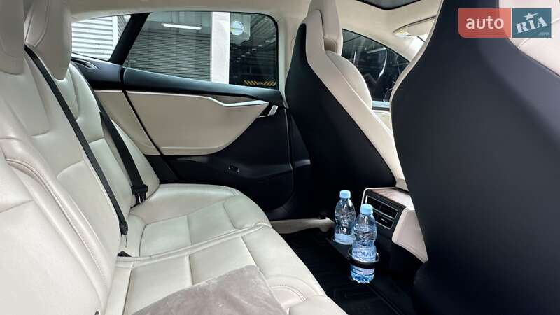 Лифтбек Tesla Model S 2018 в Киеве