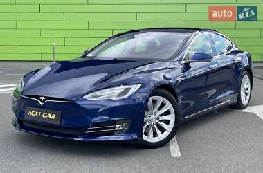 Лифтбек Tesla Model S 2015 в 