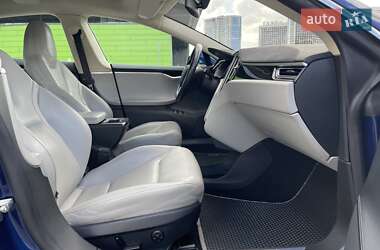 Лифтбек Tesla Model S 2015 в 