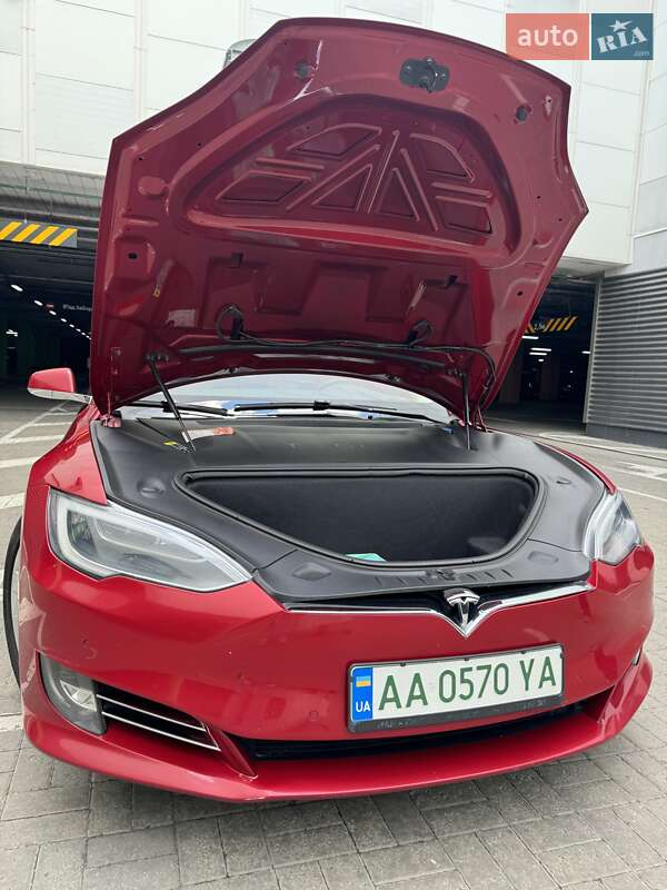Лифтбек Tesla Model S 2018 в Киеве