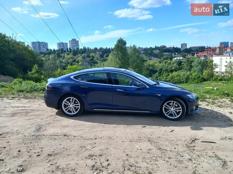 Лифтбек Tesla Model S 2016 в 