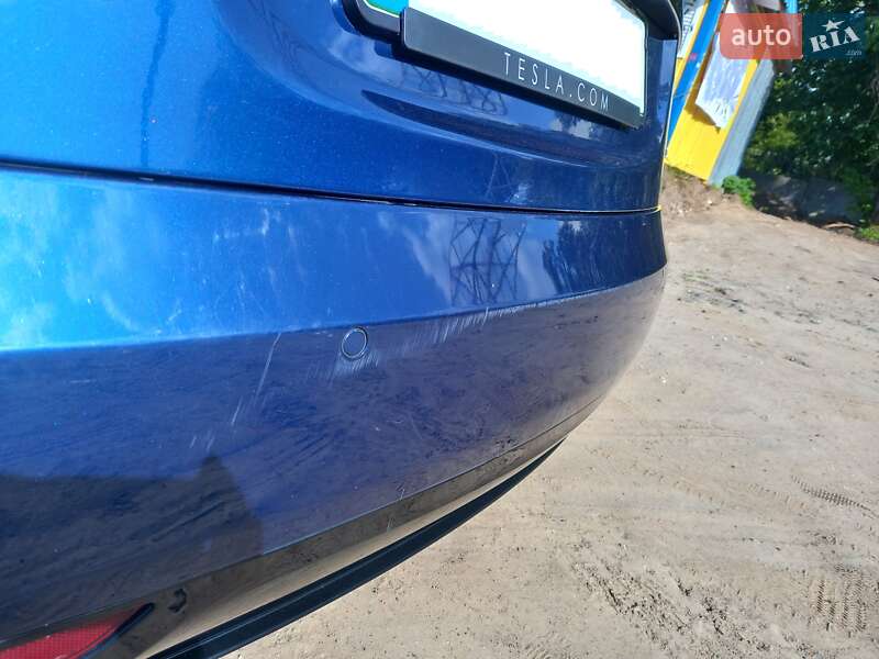 Лифтбек Tesla Model S 2016 в Киеве