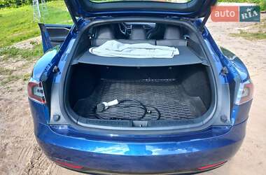 Лифтбек Tesla Model S 2016 в Киеве