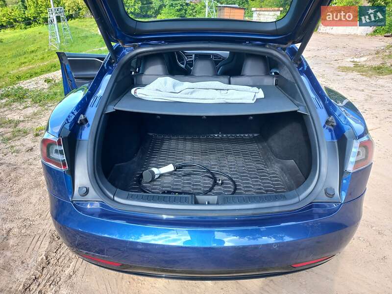 Лифтбек Tesla Model S 2016 в Киеве