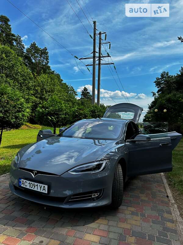 Tesla Model S 2018