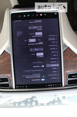 Лифтбек Tesla Model S 2017 в 