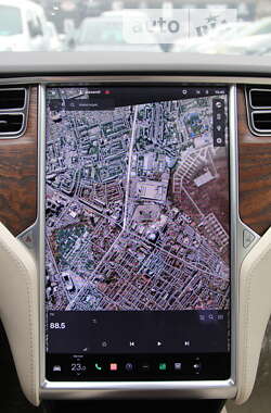 Лифтбек Tesla Model S 2017 в 