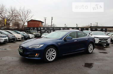 Лифтбек Tesla Model S 2017 в 