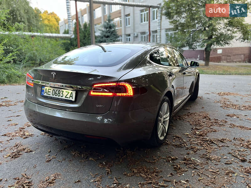 Лифтбек Tesla Model S 2016 в Днепре фото 15 Лифтбек Tesla Model S 2016 в Днепре