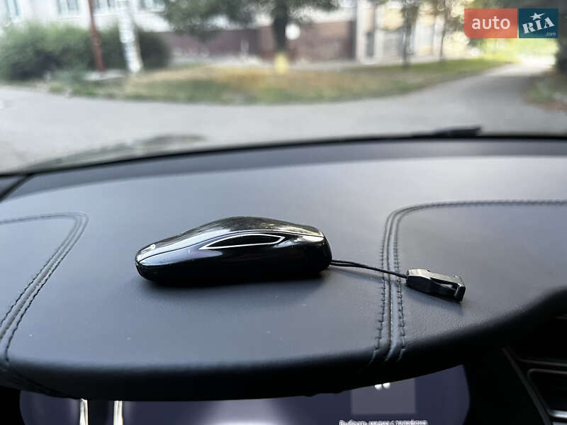 Лифтбек Tesla Model S 2016 в Днепре фото 21 Лифтбек Tesla Model S 2016 в Днепре
