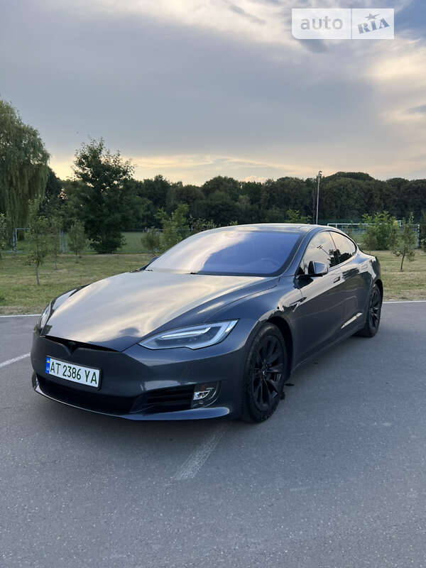 Ліфтбек Tesla Model S 2016 в Івано-Франківську