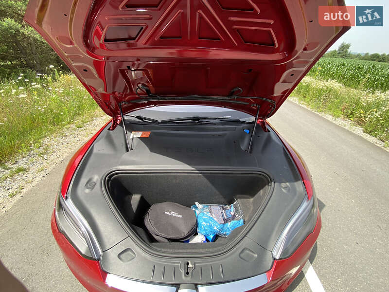 Ліфтбек Tesla Model S 2017 в Львові фото 16 Ліфтбек Tesla Model S 2017 в Львові