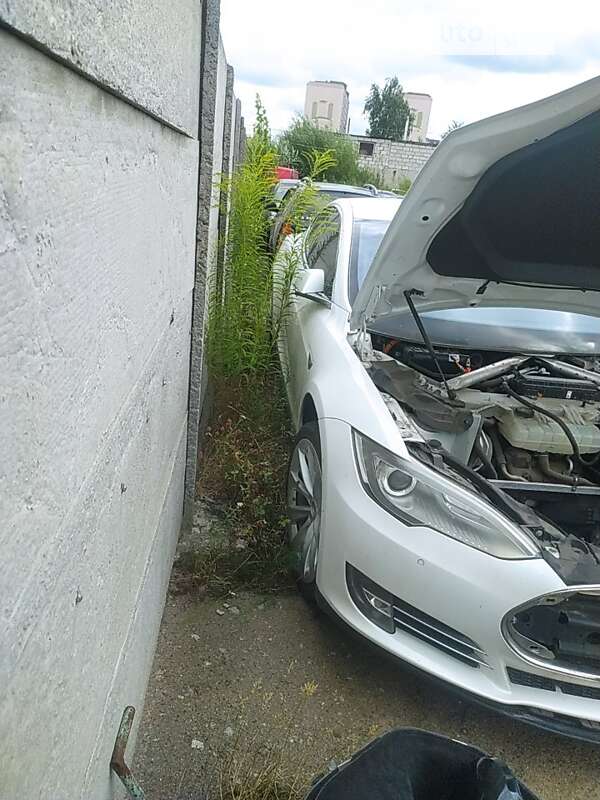 Ліфтбек Tesla Model S 2016 в Житомирі