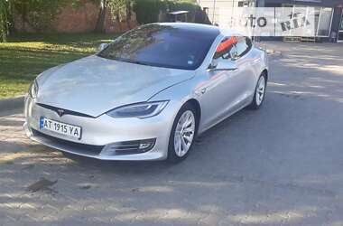 Лифтбек Tesla Model S 2017 в Коломые