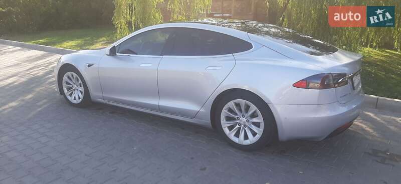 Лифтбек Tesla Model S 2017 в Коломые