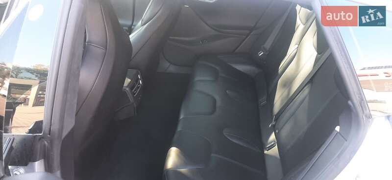 Лифтбек Tesla Model S 2017 в Коломые