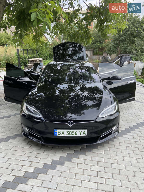 Лифтбек Tesla Model S 2018 в Хмельницком