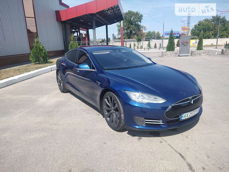 Лифтбек Tesla Model S 2016 в 